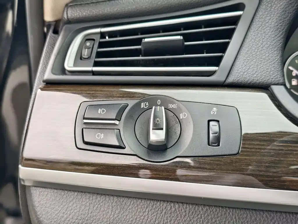 BMW 7 Series 2012 — фото 26
