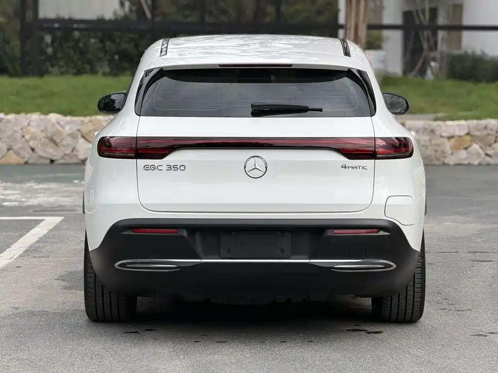 Mercedes-Benz EQC 2021 — фото 10