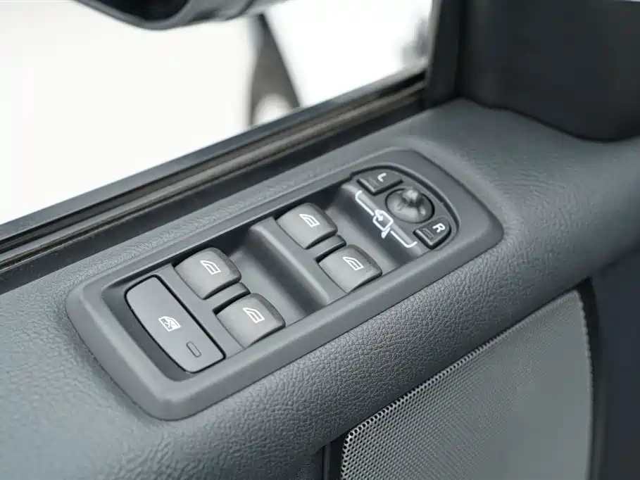Land Rover Discovery 2014 — фото 28