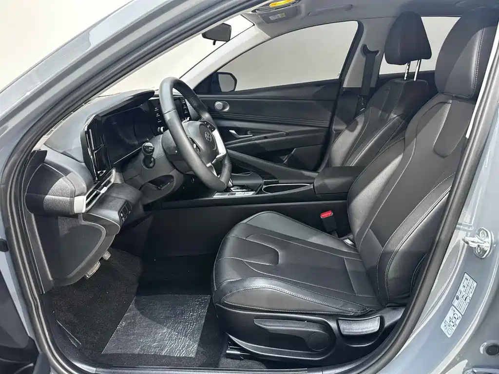 Hyundai Elantra 2023 — фото 9