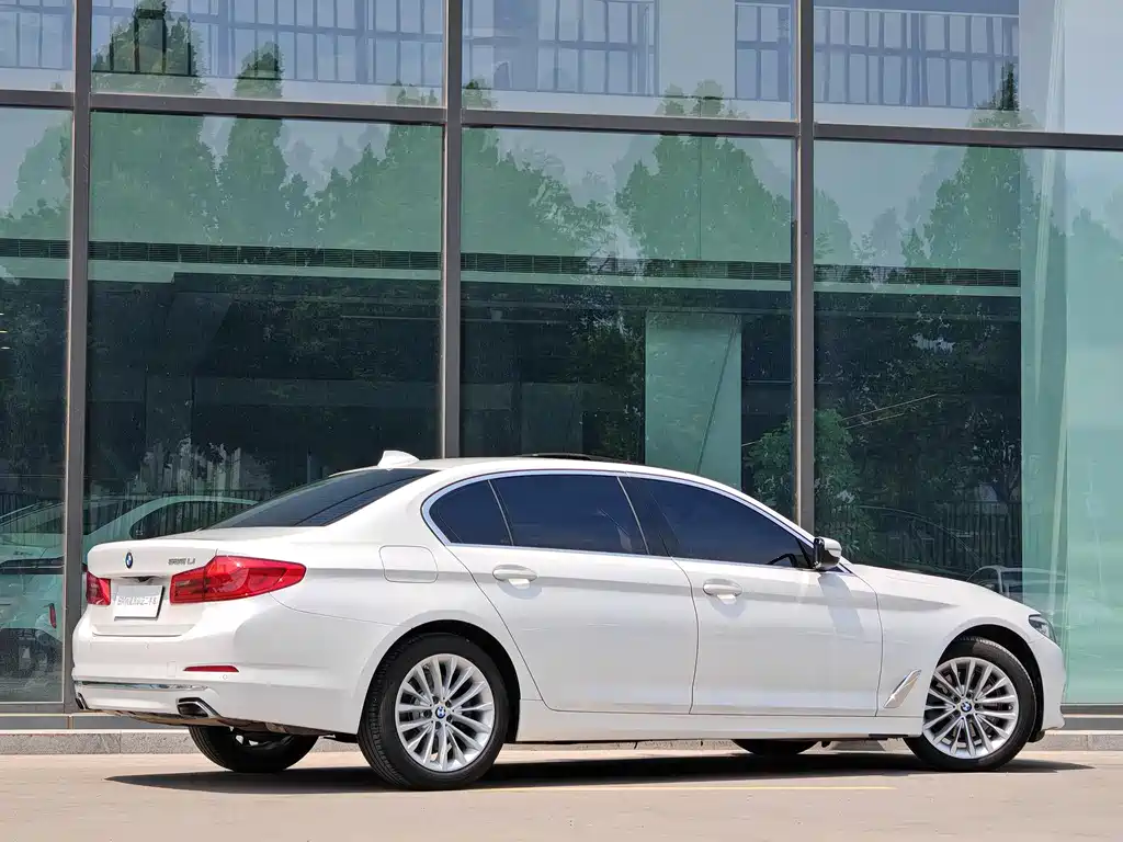 BMW 5 Series 2018 — фото 4