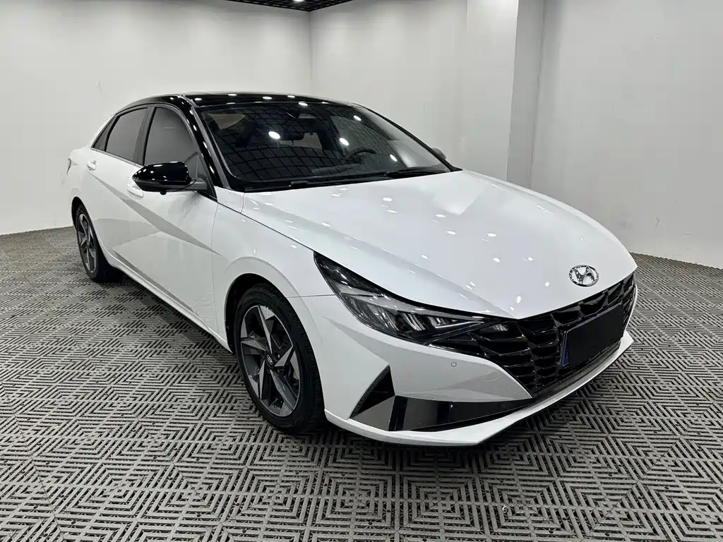 Hyundai Elantra 2022
