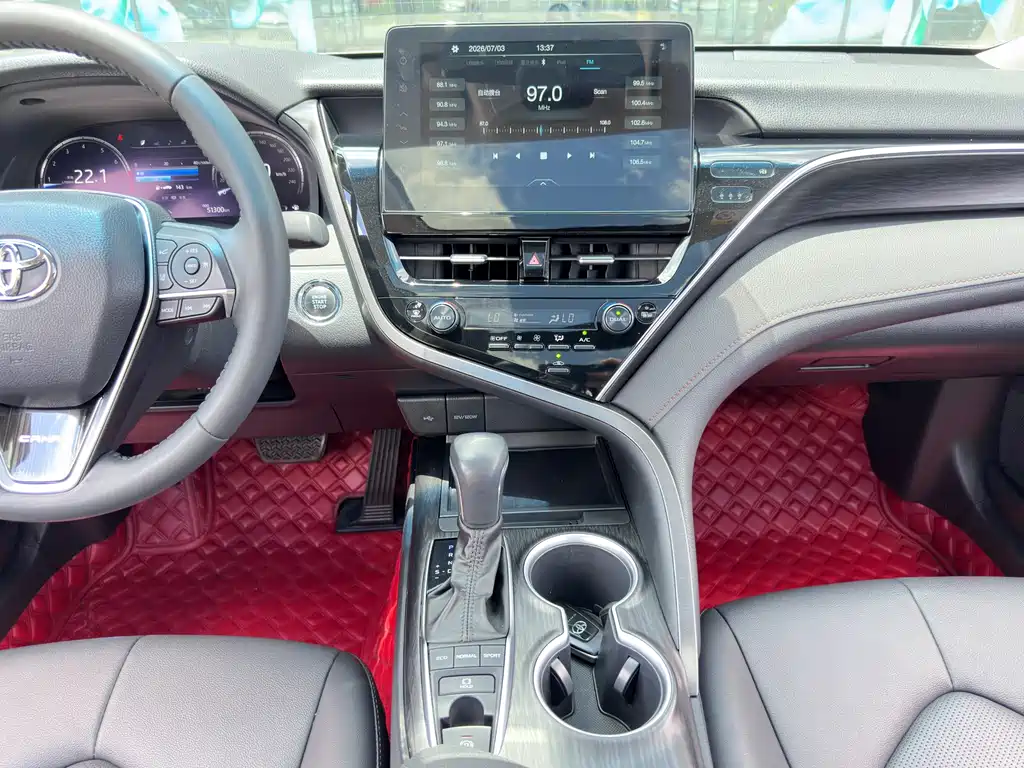 Toyota Camry 2023 — фото 20
