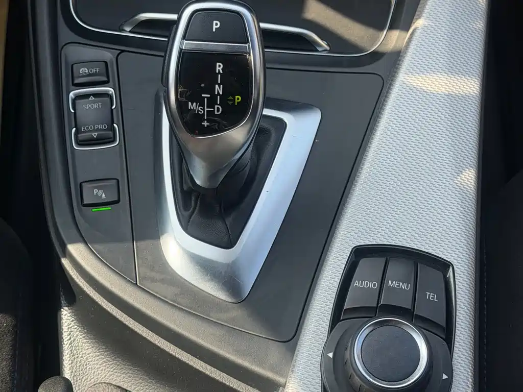 BMW 3 Series 2017 — фото 13