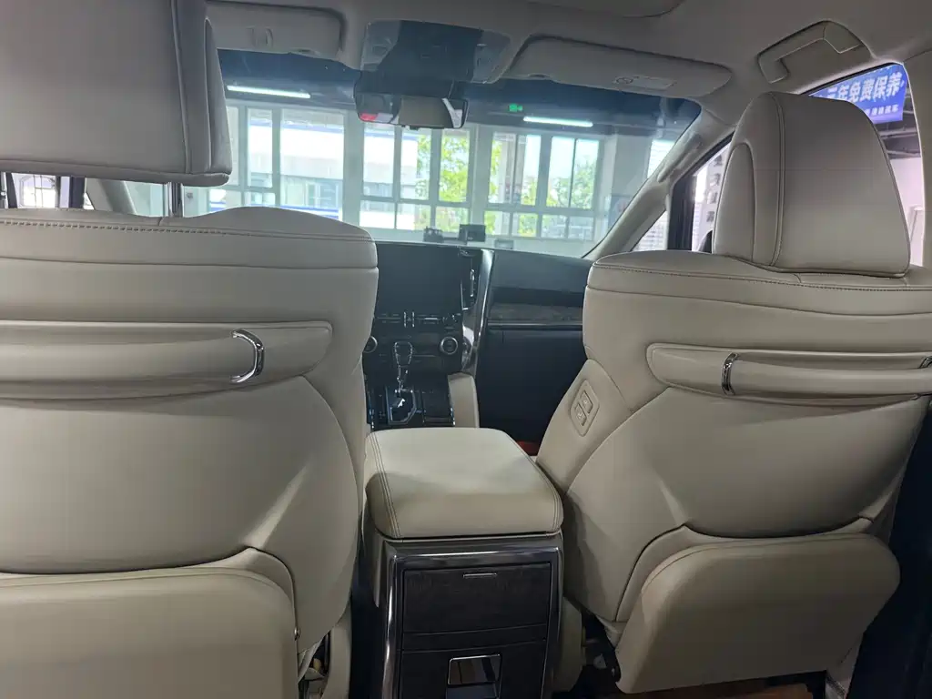 Toyota Alphard 2021