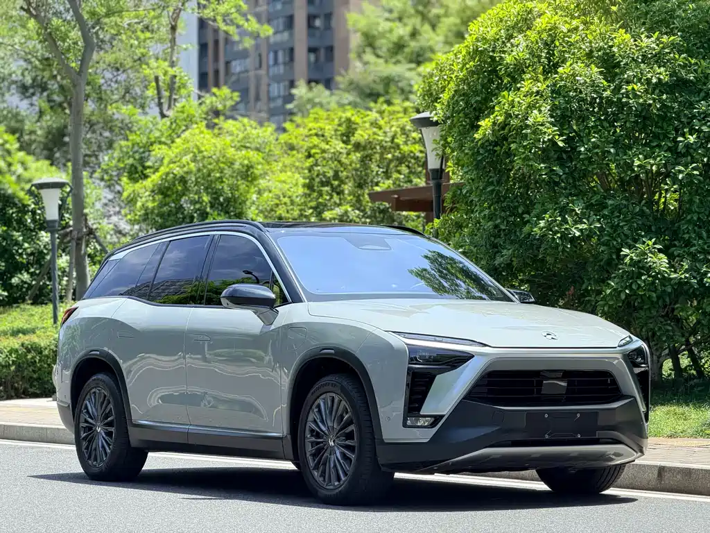 NIO ES8 2023