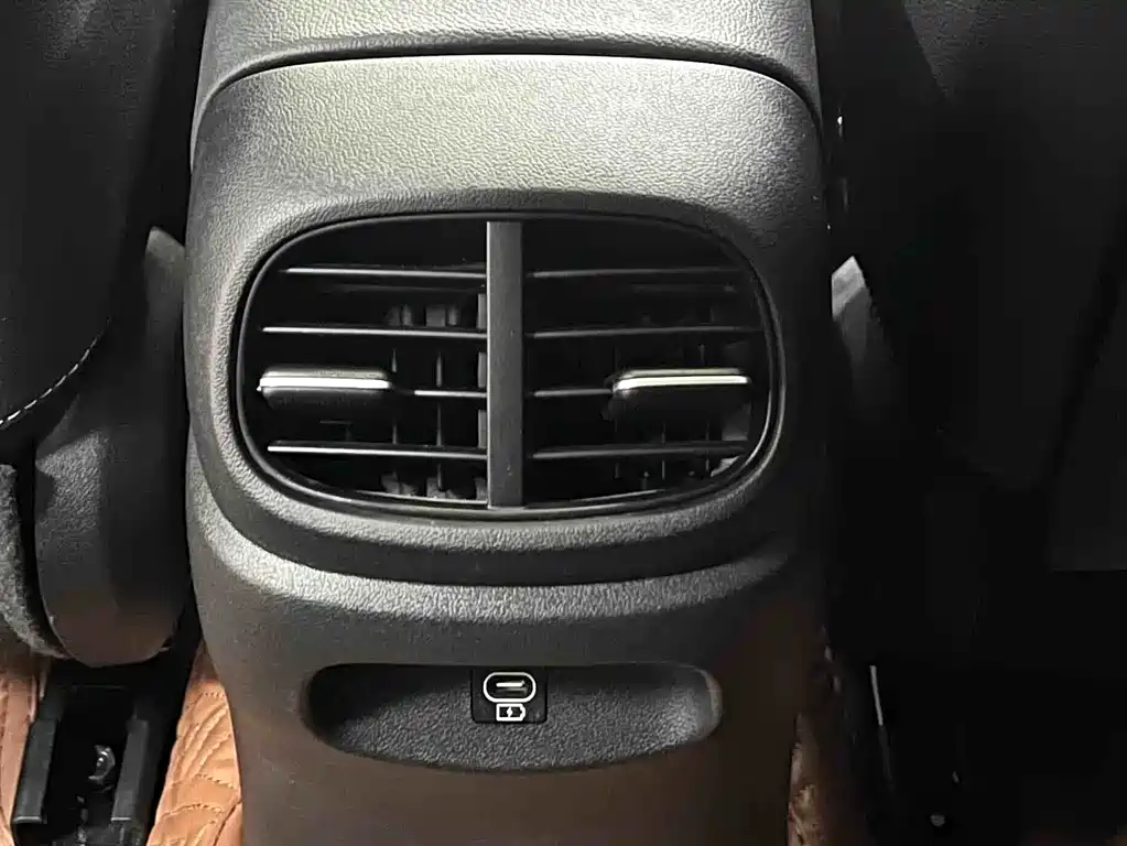 Hyundai Elantra 2023 — фото 12