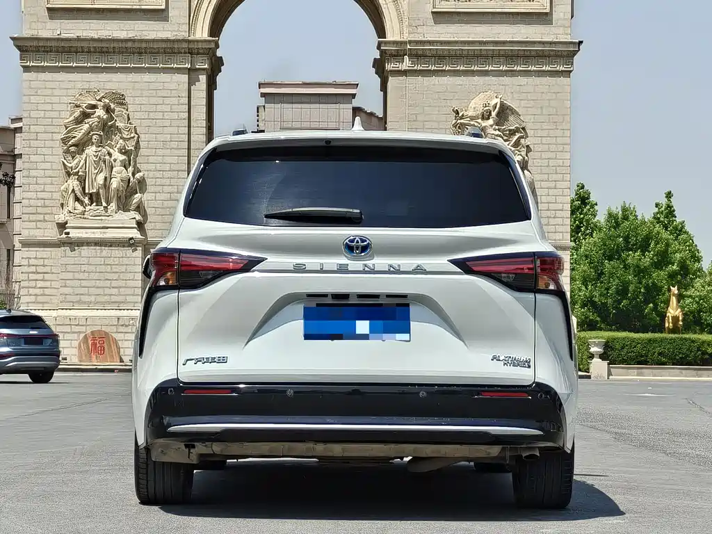 Toyota Sienna 2023 — фото 4