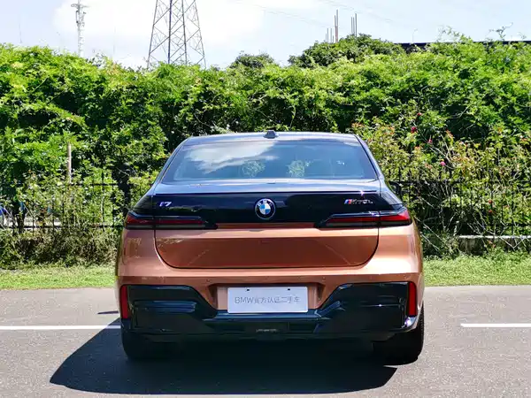 BMW i7 M70L 2024