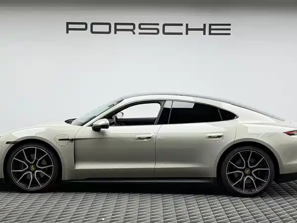 Porsche Taycan 2023
