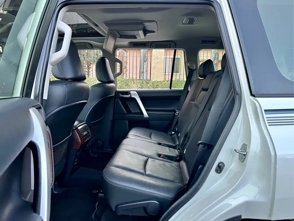 Toyota Prado 2017 — фото 13