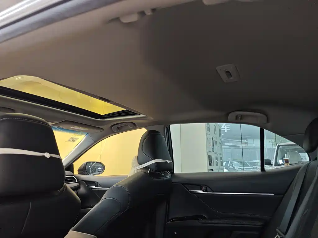 Toyota Camry 2018 — фото 26