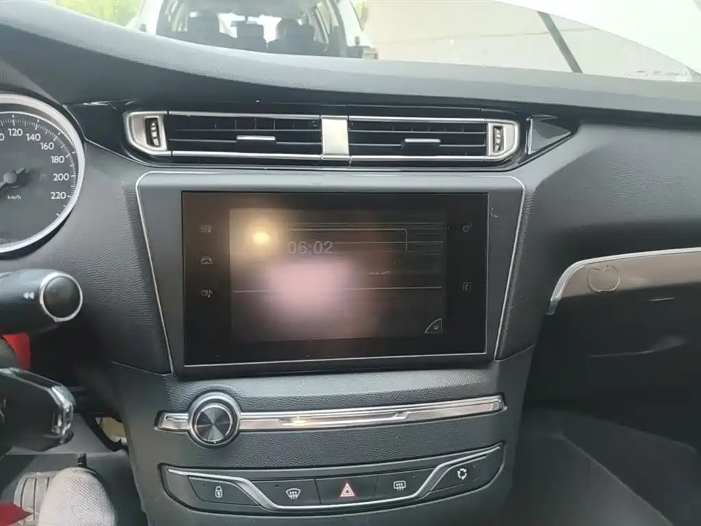 Peugeot 408 2015 — фото 13