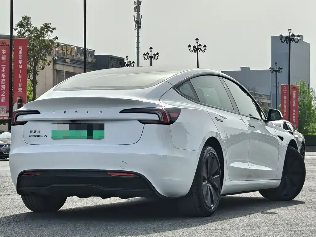 Tesla Model 3 2026 — фото 4