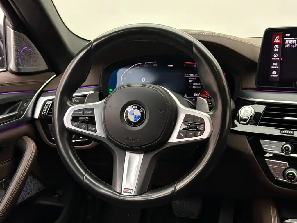 BMW 5 Series 2021 — фото 12