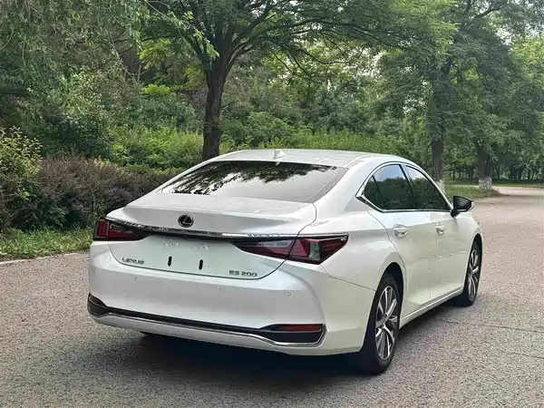 Lexus ES 2021