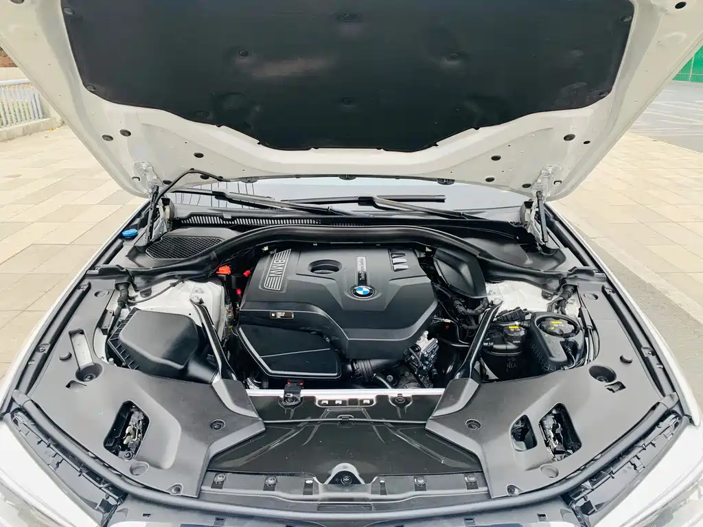 BMW 5 Series 2018 — фото 15