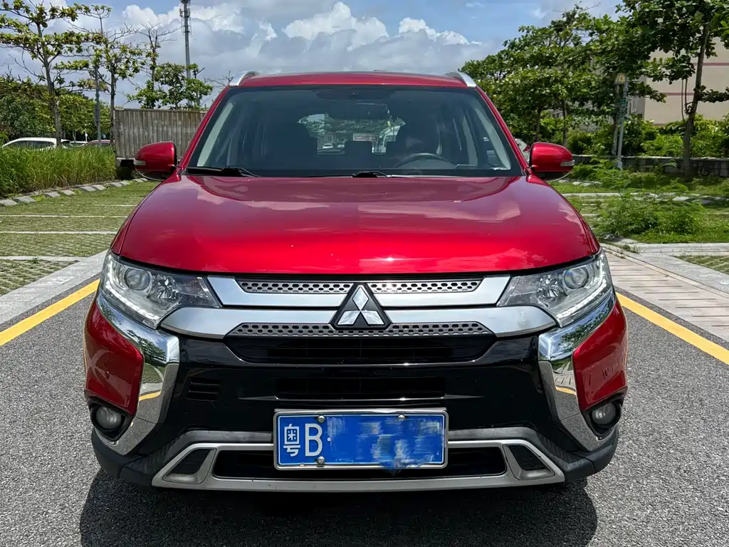 Mitsubishi Outlander 2020 — фото 1