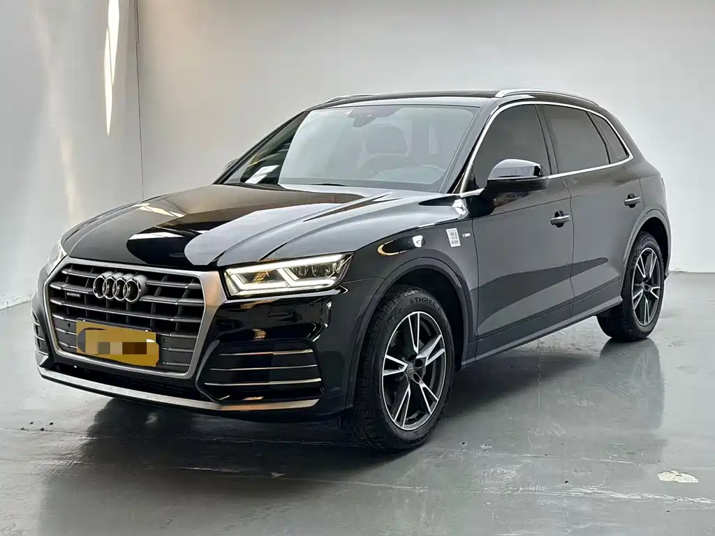 Audi Q5L 2020 — фото 1