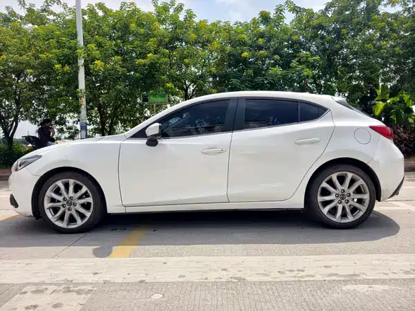 Mazda 3 Axela 2016