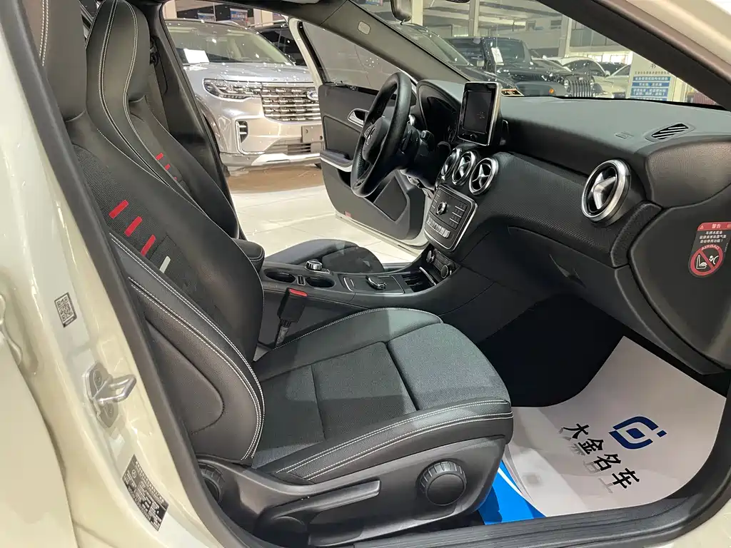 Mercedes-Benz A-Class 2016 — фото 11