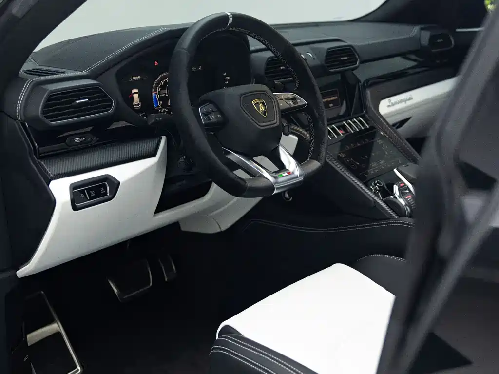 Lamborghini Urus 2021