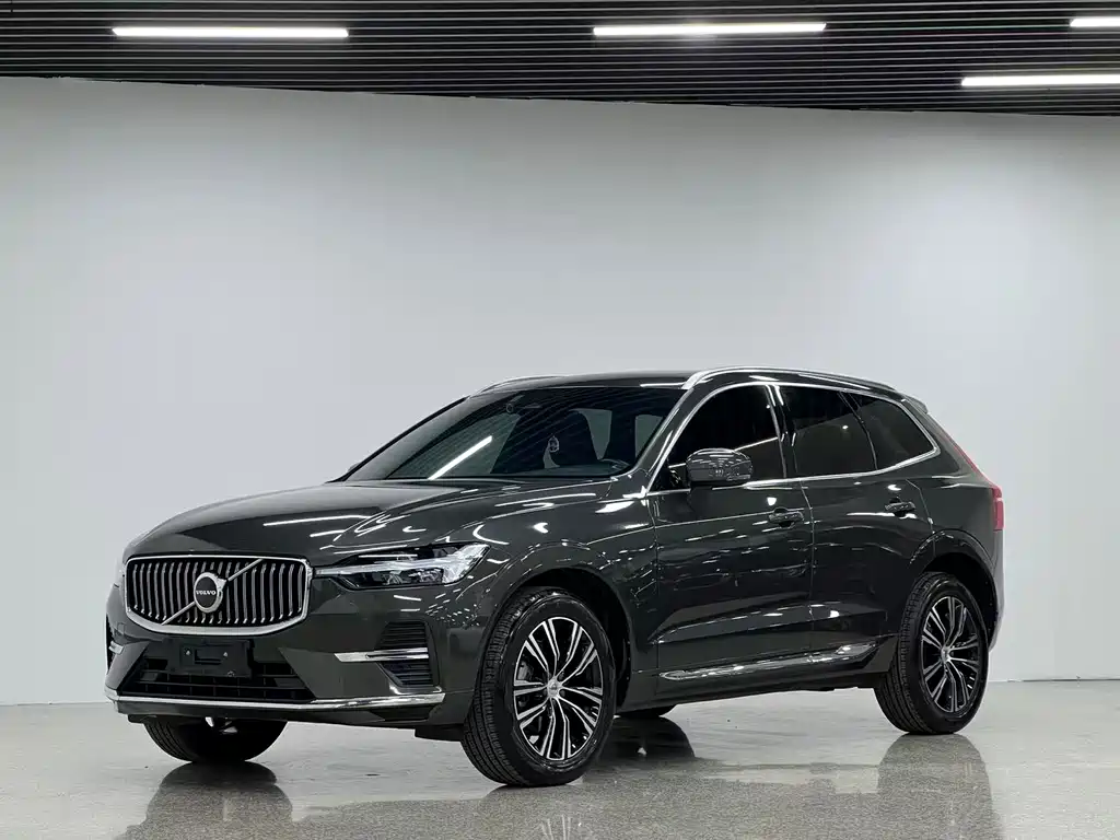 Volvo XC60 2021 — фото 1