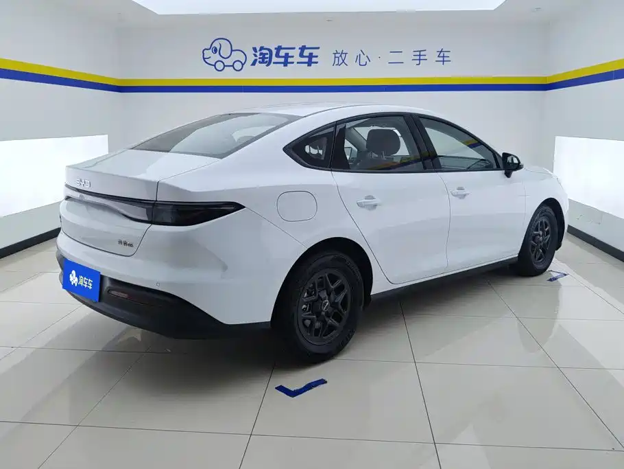 BYD Seal 05 DM-i 2025 — фото 3