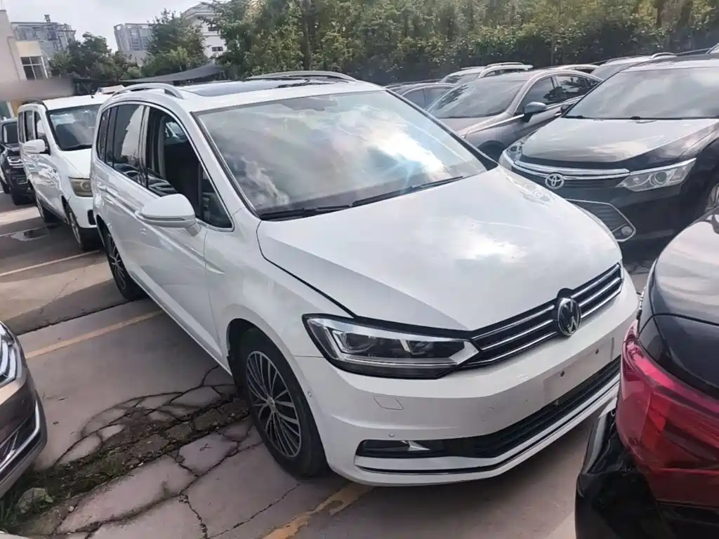 Volkswagen Touran 2016