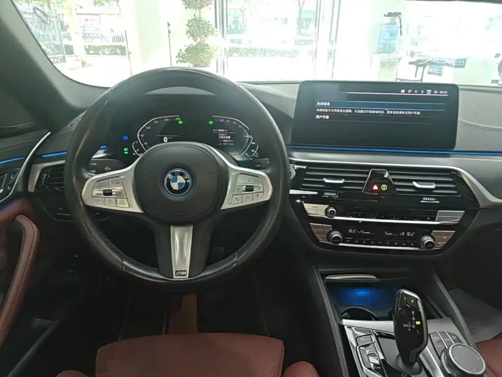 BMW 5 Series New Energy 2023 — фото 11