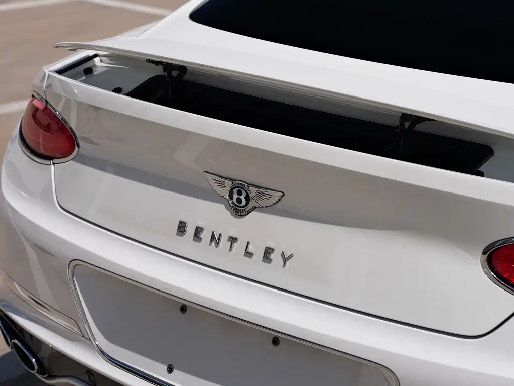Bentley Continental 2021 — фото 27