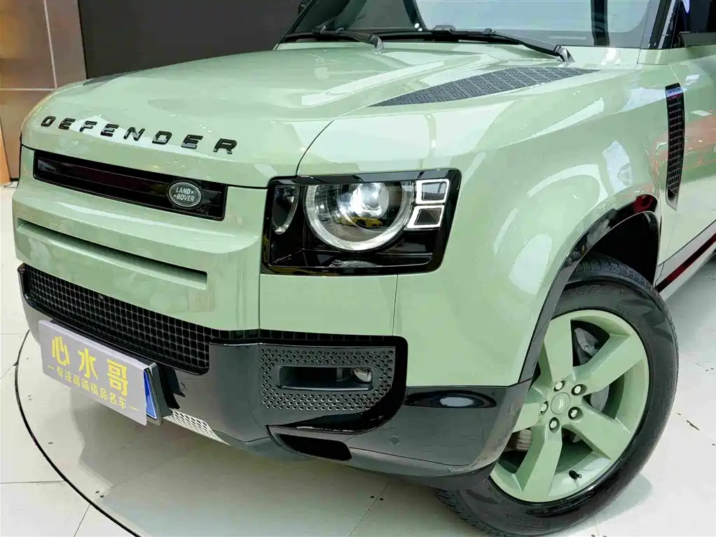Land Rover Defender 2023 — фото 24