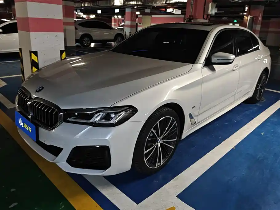 BMW 5 Series 2022 — фото 1
