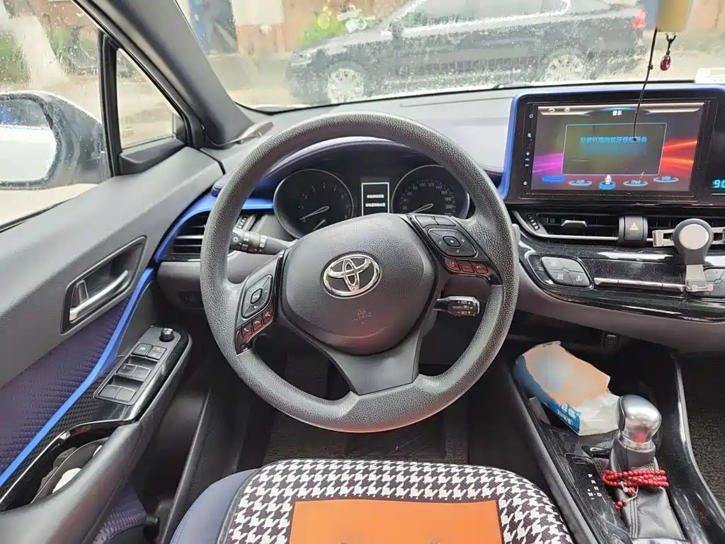 Toyota C-HR 2019 — фото 3