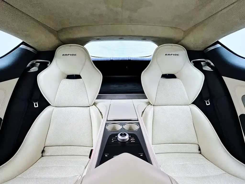 Aston Martin Rapide 2011 — фото 18