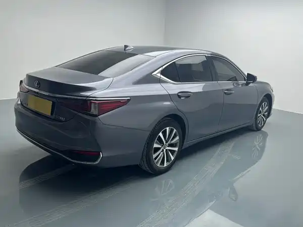 Lexus ES 2021