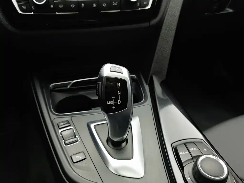BMW 3 Series 2017 — фото 13