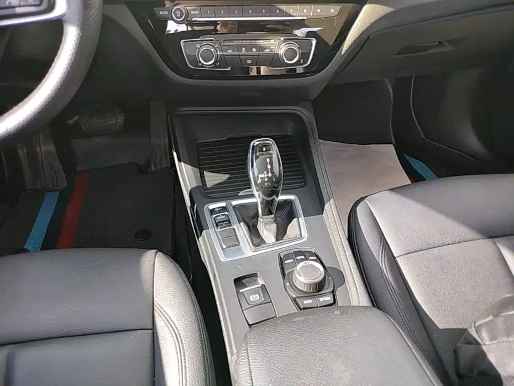 BMW 1 Series 2020 — фото 14