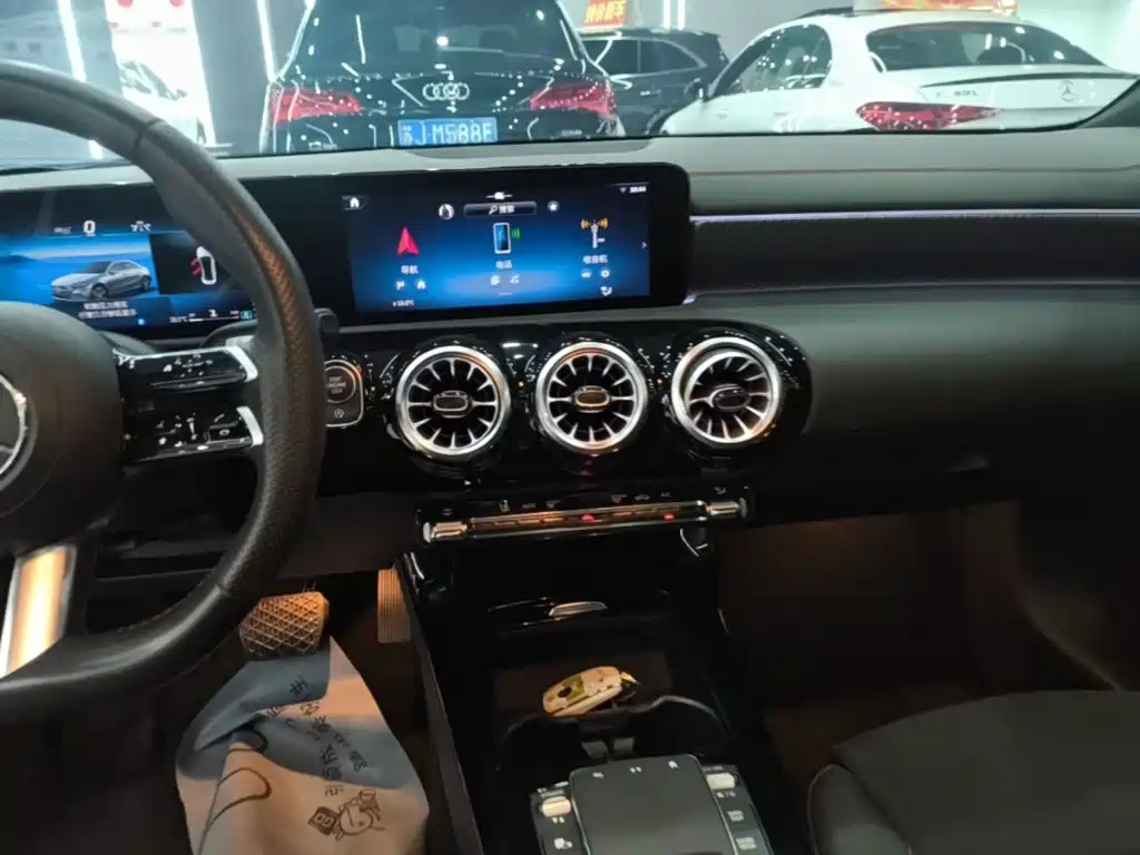 Mercedes-Benz A-Class 2023 — фото 13