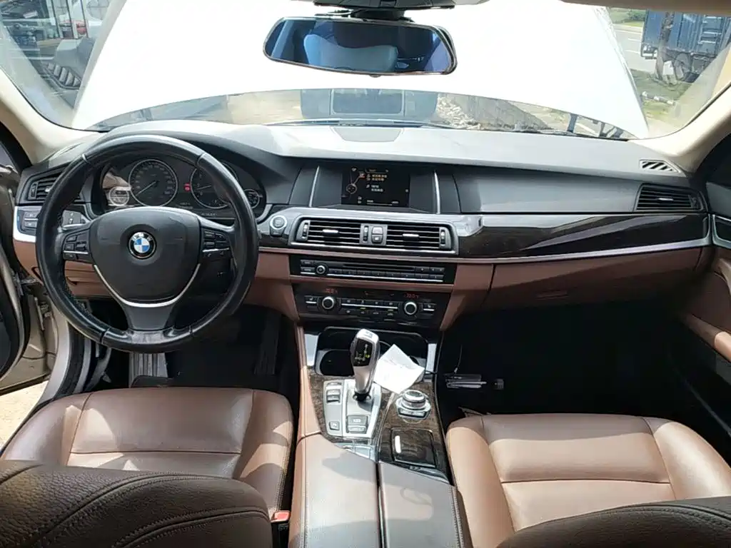 BMW 5 Series 2016 — фото 10