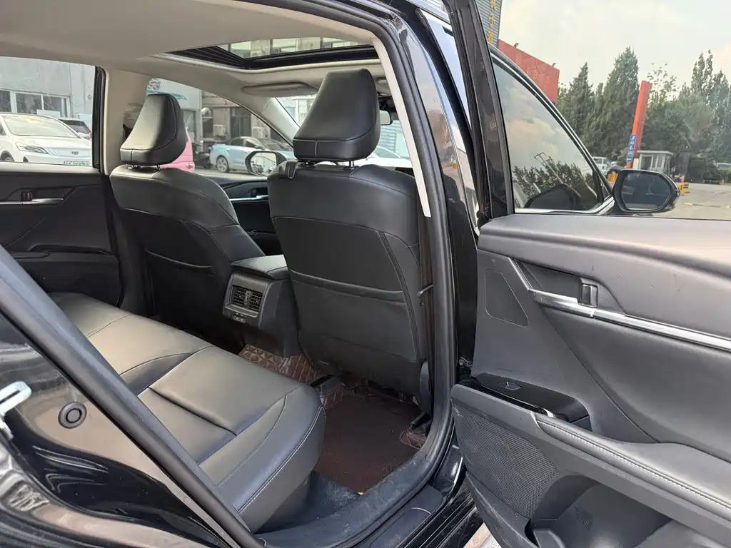 Toyota Camry 2025 — фото 19