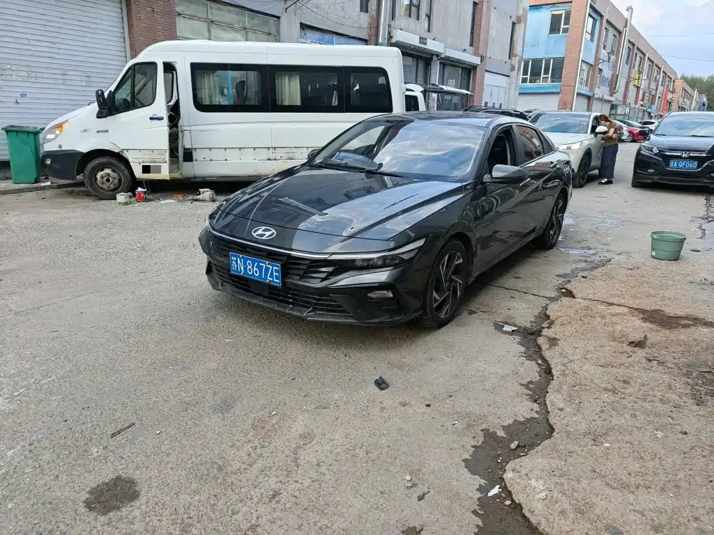 Hyundai Elantra 2023