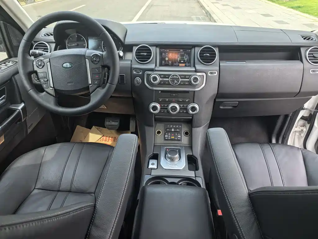 Land Rover Discovery 2014 — фото 12