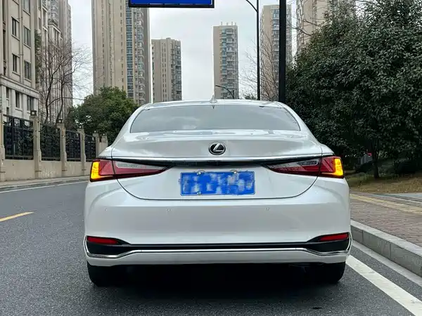 Lexus ES 2024