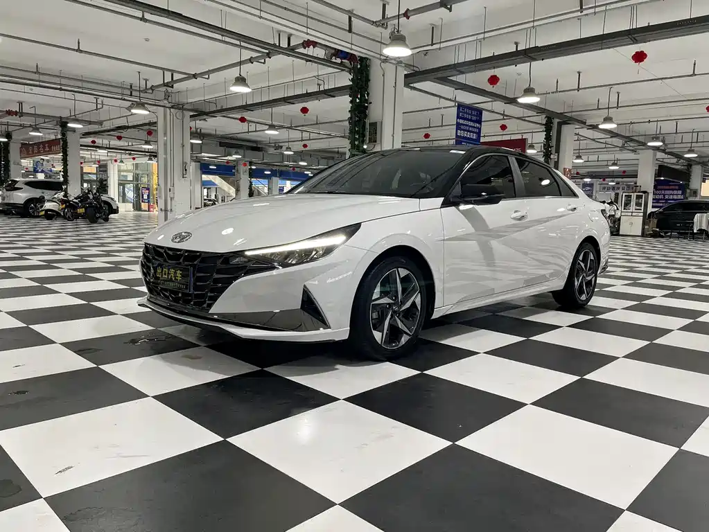 Hyundai Elantra 2022