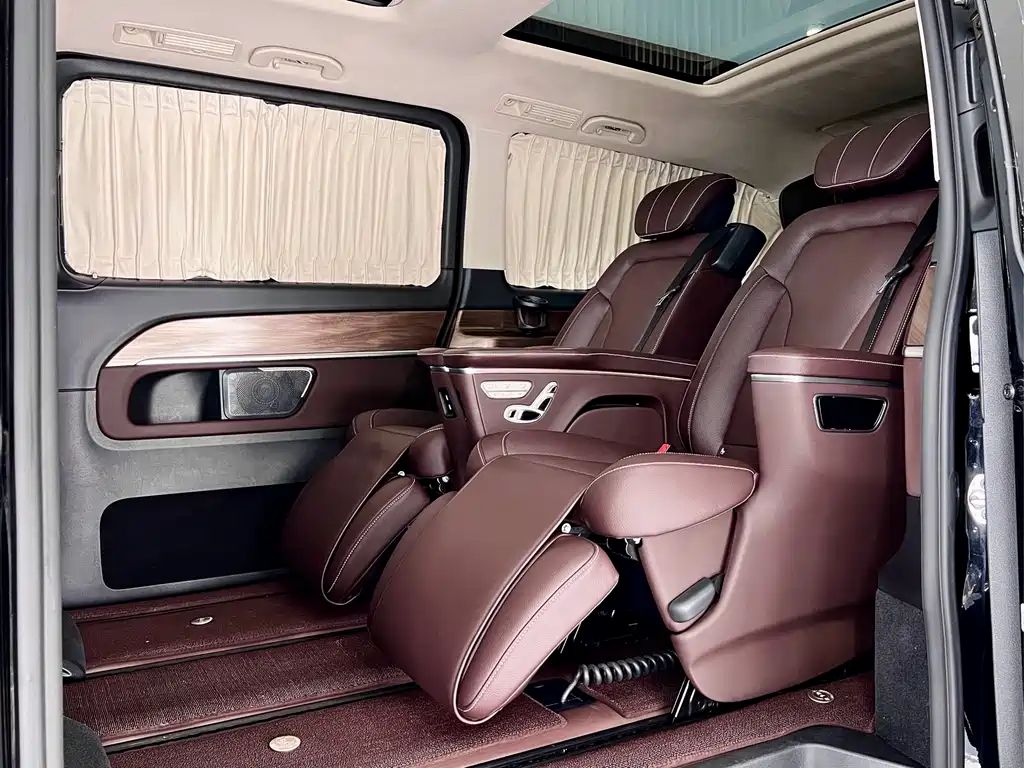 Mercedes-Benz V-Class 2022 — фото 10