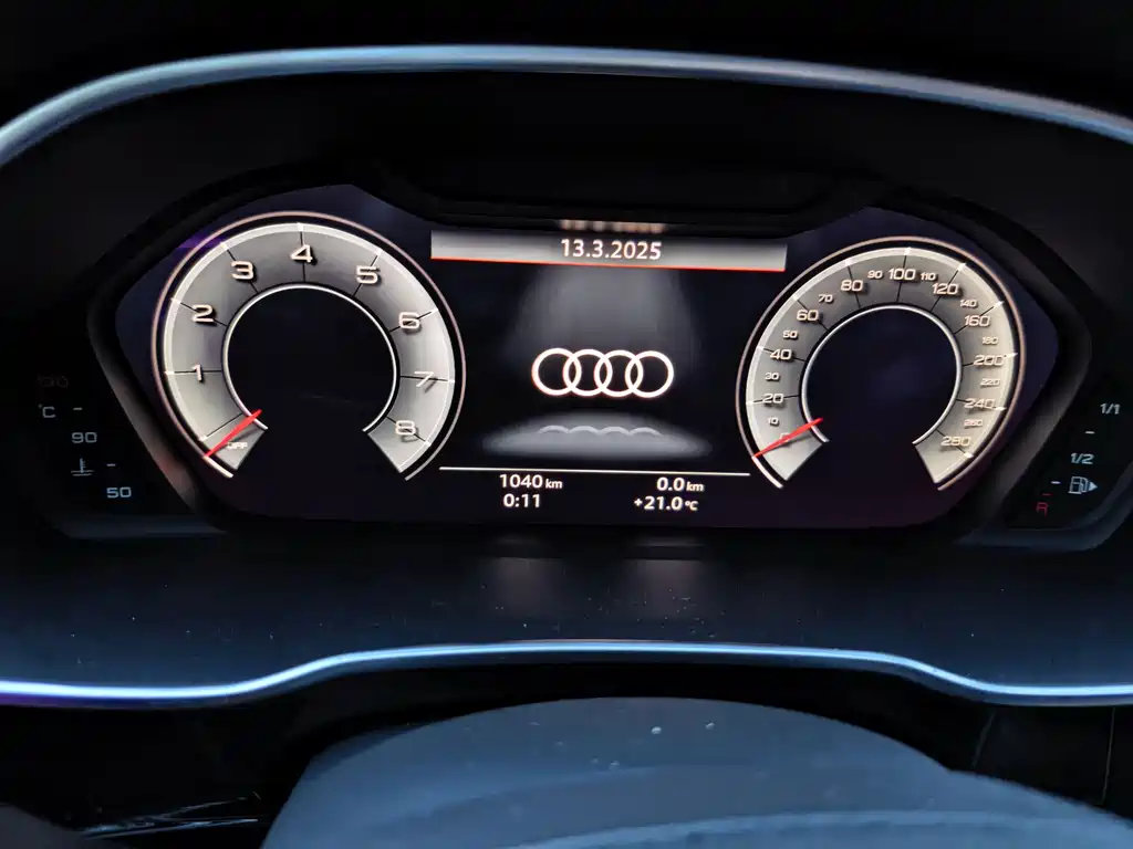 Audi Q3 Sportback 2023 — фото 15