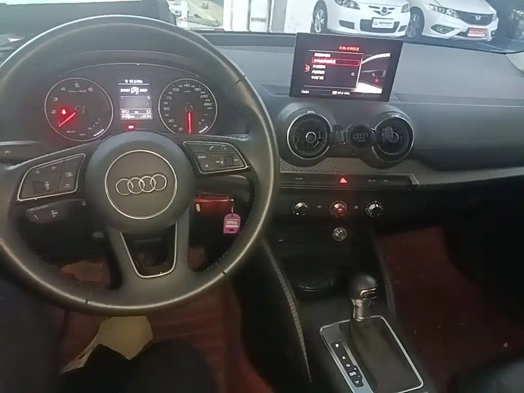 Audi Q2L 2020 — фото 10