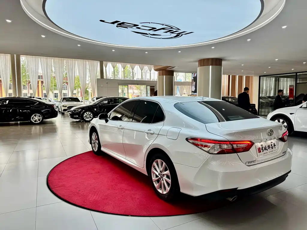 Toyota Camry 2024 — фото 7