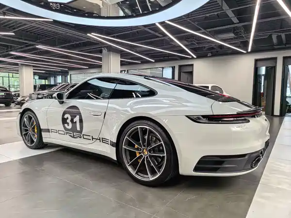 Porsche 911 2023